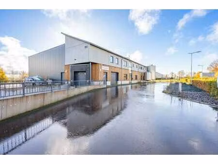 opportunité industrielle/halle de 800m2 en bordure de la e25