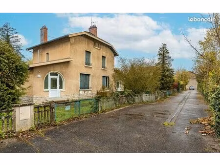 charmante maison ses années 30 à vendre à bourg-en-bresse - 4 p
