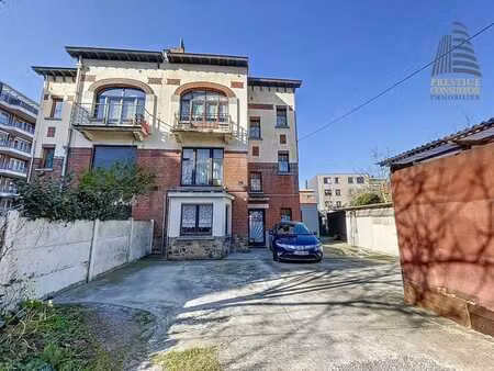 charmante maison unifamiliale de 6 chambres avec entree pri