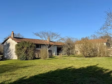authentique ferme en pierre du xviiie siècle entièrement rénovée avec dépendances et plus 
