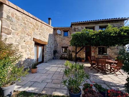 maison en pierres avec grand terrain à vernoux-en-vivarais