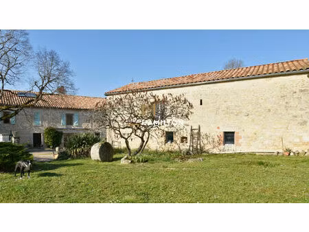 belle demeure avec granges  piscine garage et prairies cloturees