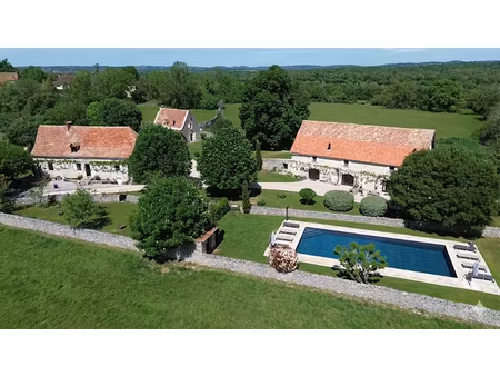 domaine d'exception en quercy : un hameau de pierre au coeur du causse de gramat750 m2