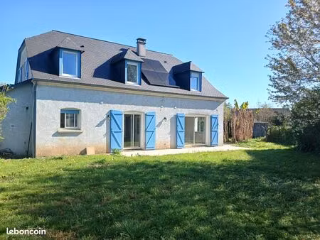 grande maison familiale béarnaise de 6 pièces 158 m2 avec jardin  calme et panneaux solair