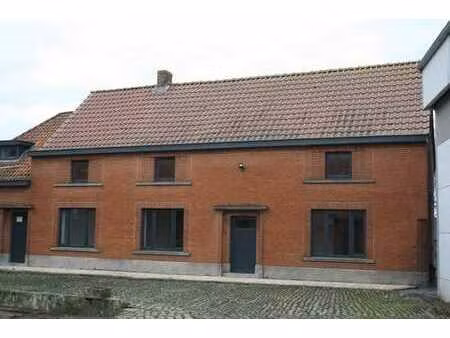 maison d’habitation plain-pied avec jardin
