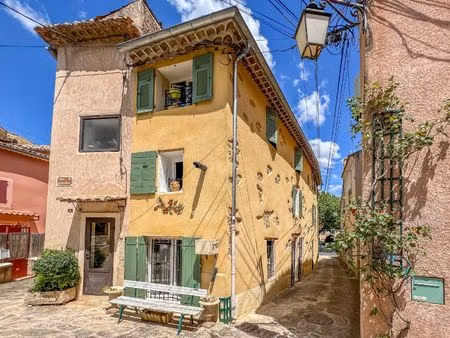 a vendre à bedoin charmante maison de village de 135m2 avec 3 chambres.