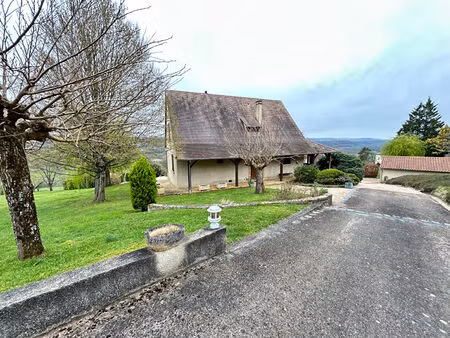maison de 180 m² avec vue carte postale. nombreuses dépendances.
