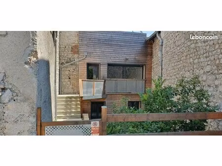 maison de village duplex rénovée – jardin  2 parkings