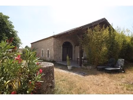ensemble en pierre avec gîte - charme  potentiel et douceur de vie dans un village du quer