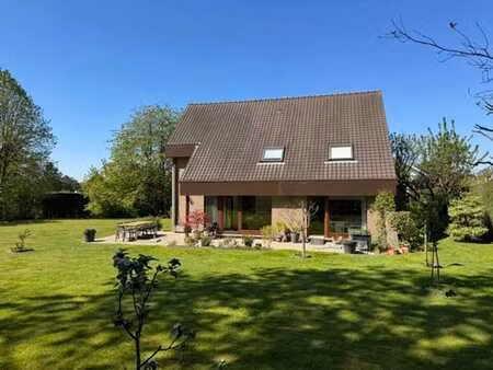 villa d'architecte dans un quartier calme