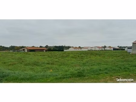 terrain 855 m² maringues