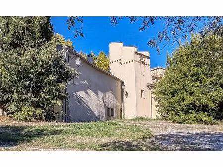 ancien relais de poste avec domaine agricole à forcalquier (04300)