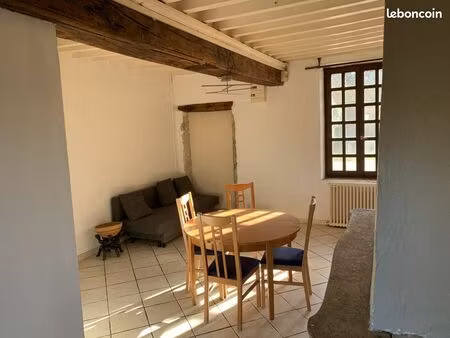 t2 meublé 45m² — corps de ferme — 855 tout compris — civrieux (01)