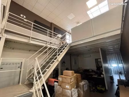 local bureaux 300 m²