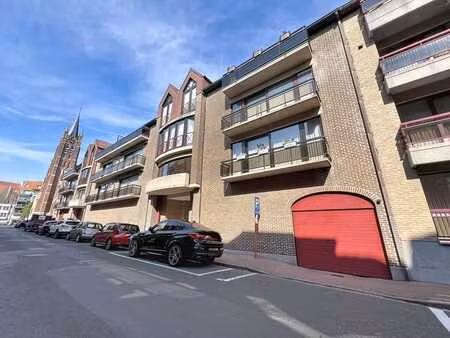 garage fermé situé dans la rue saint-joseph