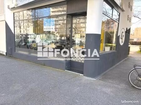 location - local commercial - 52 m² - 10 200 /an hc ht -