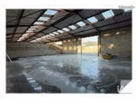 local 750 m² pontpoint