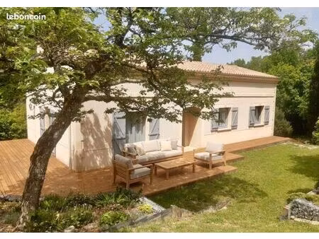 maison familiale dans un écrin de verdure
