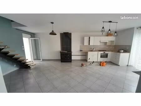 location maison mitoyenne à sillans