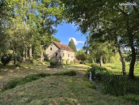moulin 7 pièces 135 m²