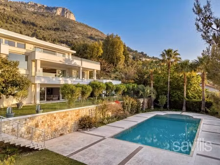 luxueuse propriété moderne à l'entrée de monaco