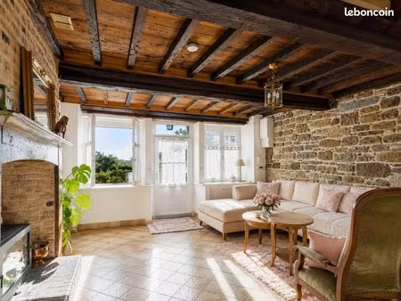 maison pierre rénovée  appart indépendant & 3100m2 proche st-lô