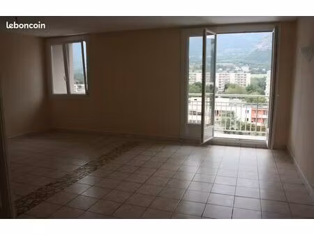 t3 lumineux traversant est ouest dans residence calme arc en ciel