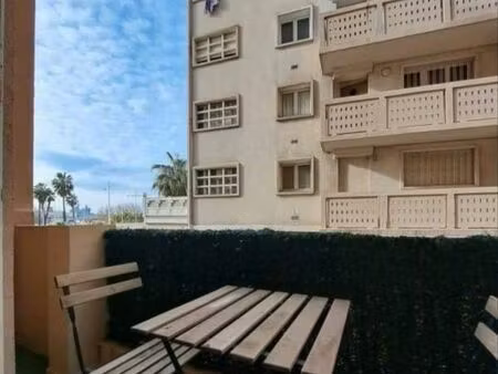 vente toulon port studio climatise avec balcon