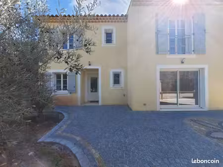 villa 2019 en brique isotherme  dpe : b/a . piscine chauffée. proche commerces  au calme