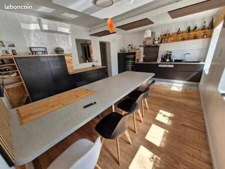 spacieuse maison 329 m² bâti 6 chambres
