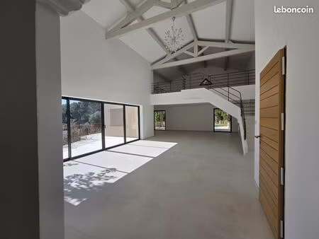 villa totalement refaite à neuf