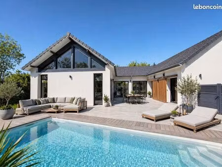 villa contemporaine avec piscine