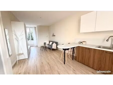 t2 refait à neuf 42m² meublé & équipé : extérieur privatif + cave