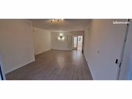 superbe t4 traversant de 99m2 avec 3 chambres  1 terrasse et 1 cave