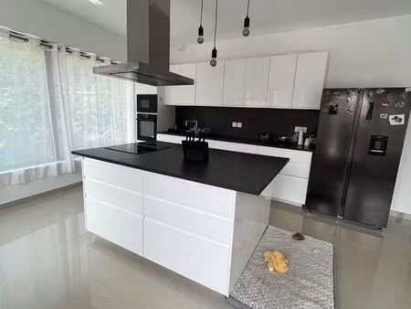 superbe t4 rénové 135 m2- terrasse 50 m2 - vue monts jura - mijoux