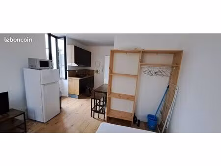 a louer très joli studio + 1 place de parking bld alsace lorraine pau