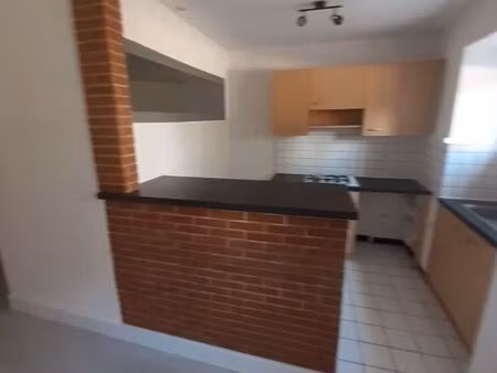 particulier loue studio 30 m2- idéal etudiant(e)-très bon état- chambre en alcove – interp