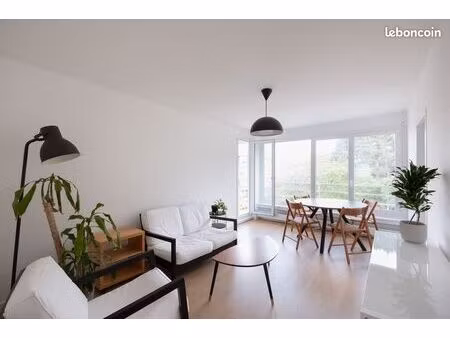 chambre meublée dans t4 de 79m2 avec balcon