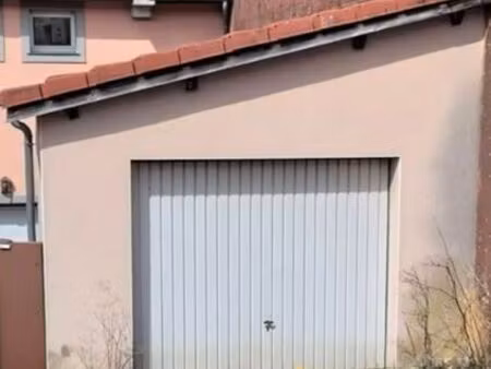 grand garage proche frontière