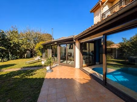 portes de bordeaux - maison familiale 280 m² env. - dpe b - piscine intérieure - apparteme