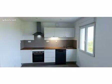 location f4 avec balcon  terrain privatif et cave