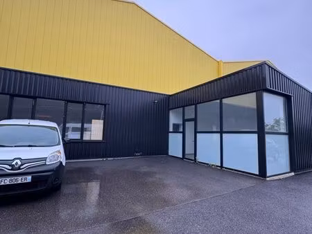 dépôt + bureau 180m2