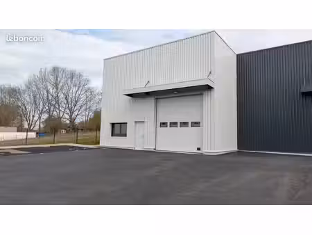 local pro 294m² à 5mn de la a43
