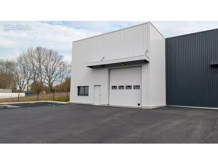 local pro 294m² proche a43