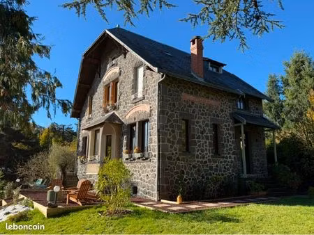 maison 8 pièces de 220m2