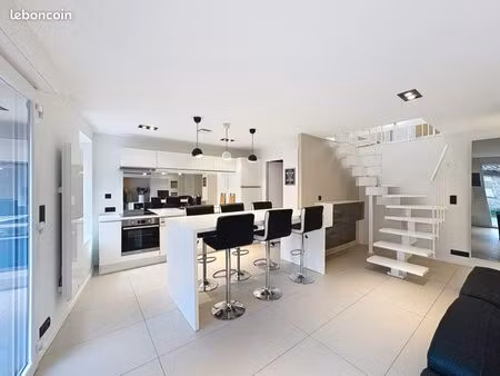 vallet - maison 84m2 - 2 chambres - charme de la pierre - moderne et meublée