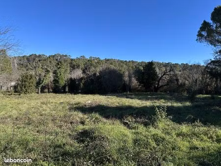 terrain 600 m² carnoules