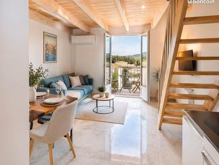 duplex rénové – vue village – 5 min sainte-maxime