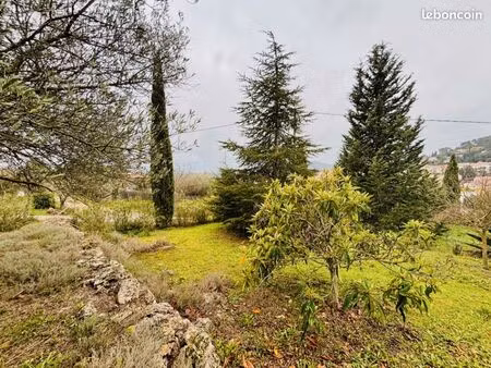 terrain 880 m² carnoules