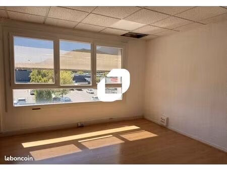 bureau 170 m²